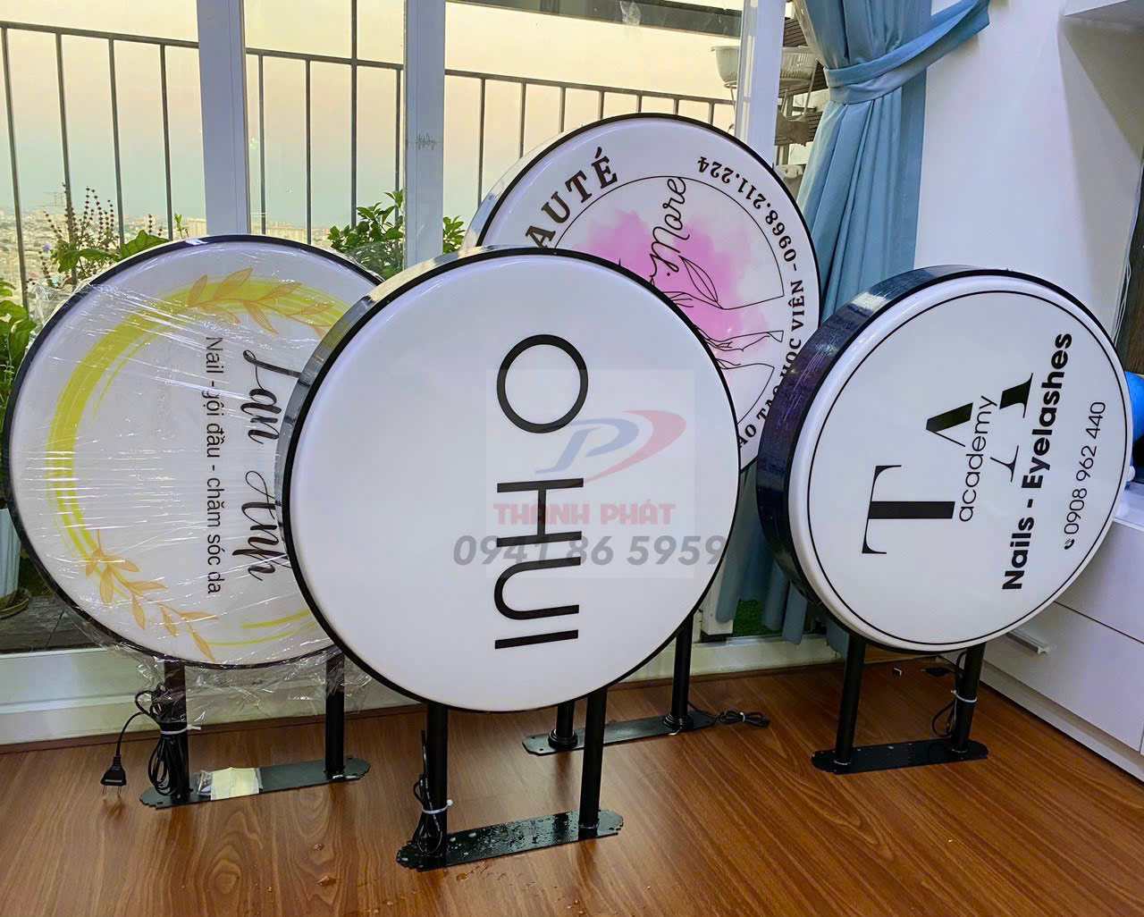 Hộp đèn mica hút nổi tròn 120cm in nội dung 2 mặt sắc nét