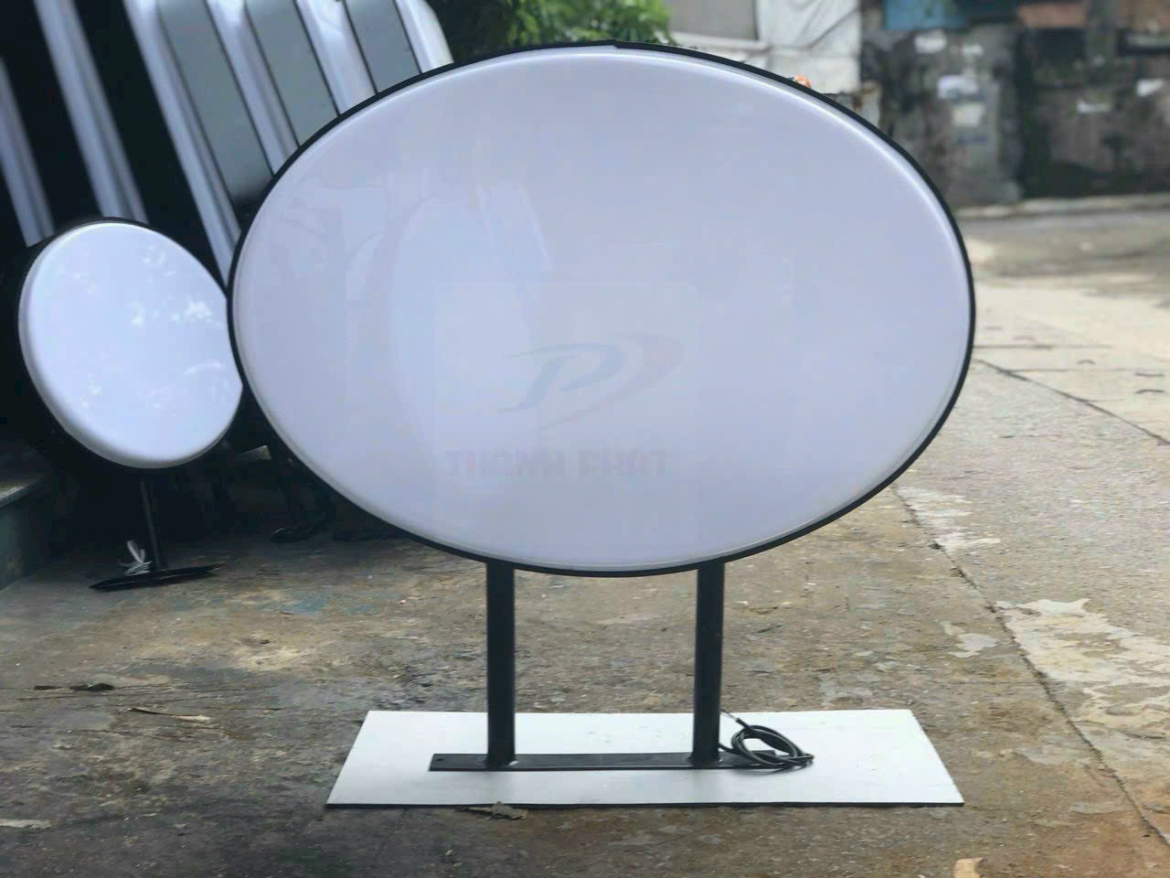 Hộp đèn mica hút nổi elip  60 x 80 cm phôi trắng
