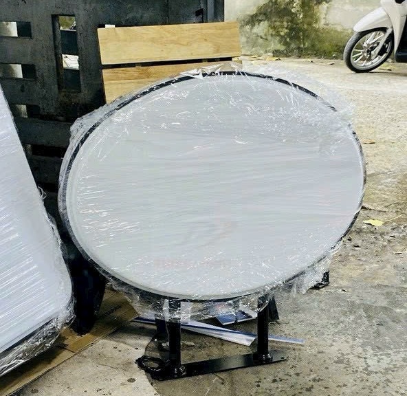 Hộp đèn mica hút nổi elip  50 x70 cm phôi trắng