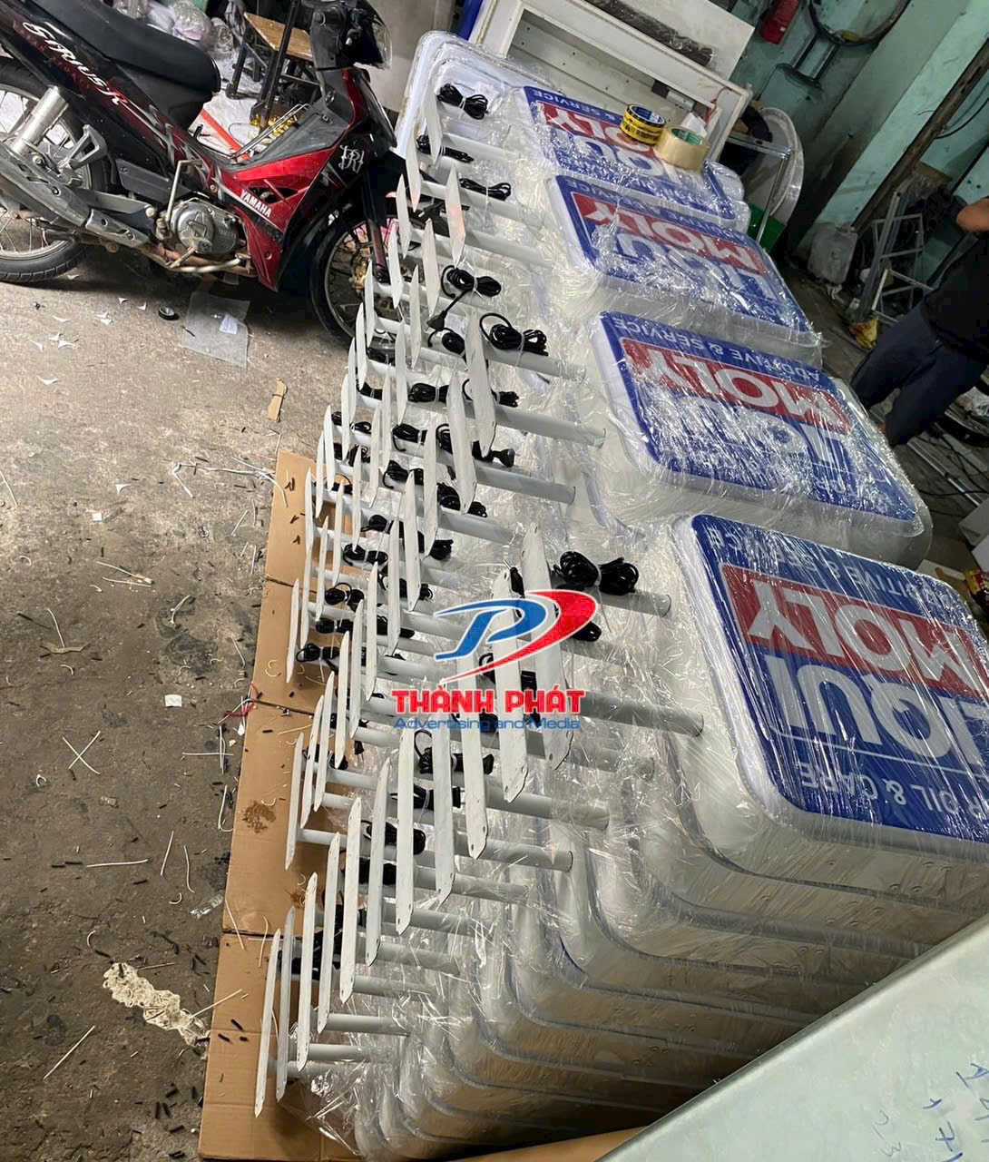 Hộp đèn mica hút nổi vuông 100 cm in nội dung 2 mặt sắc nét