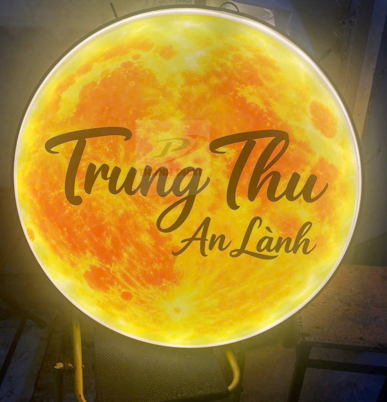 Hộp đèn hút nổi tròn 80cm in mặt trăng decor check in.